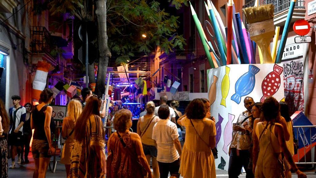 Decoración de una calle por las Fiestas de Gràcia en Barcelona