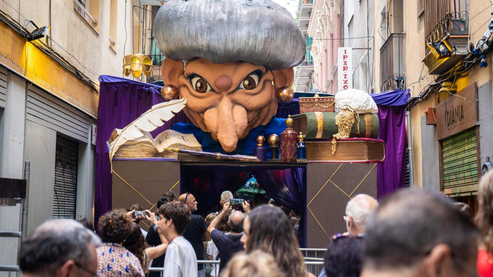 Entrada de la calle Mozart del barrio de Gràcia 2024