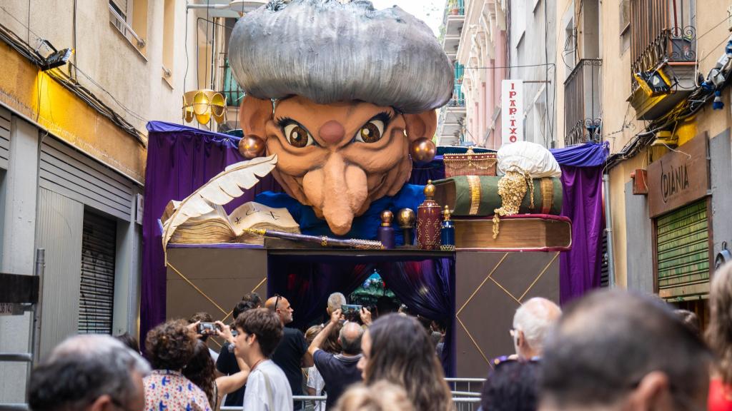 Entrada de la calle Mozart del barrio de Gràcia 2024