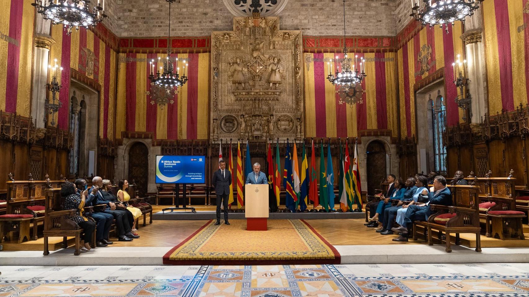 Acto institucional en el Ayuntamiento de Barcelona