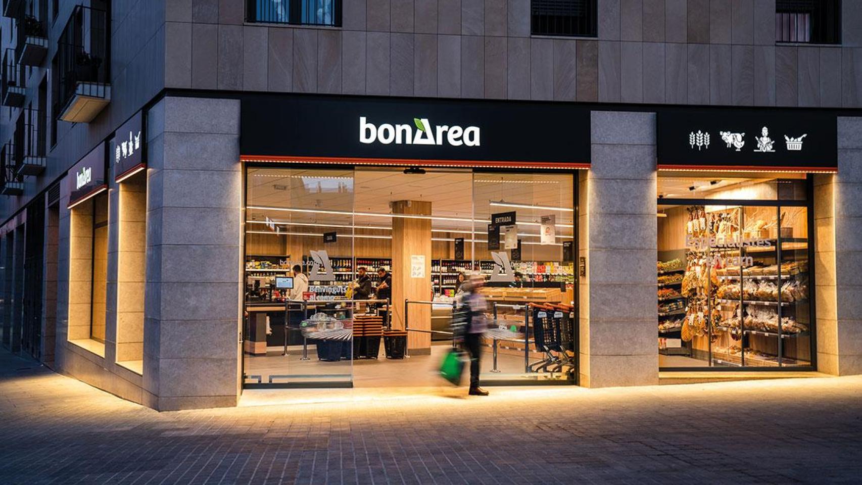 Exterior de un supermercado BonÀrea en Barcelona