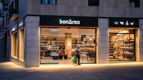 Exterior de un supermercado BonÀrea en Barcelona