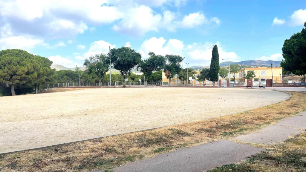 El solar donde se construirá el nuevo parque infantil en Badalona