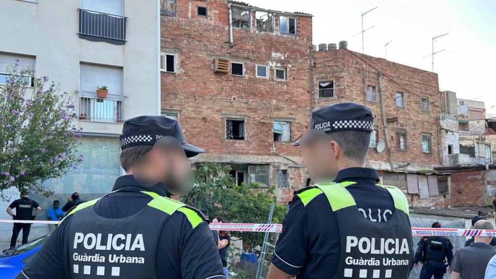 Dos agentes de la Guardia Urbana de Badalona