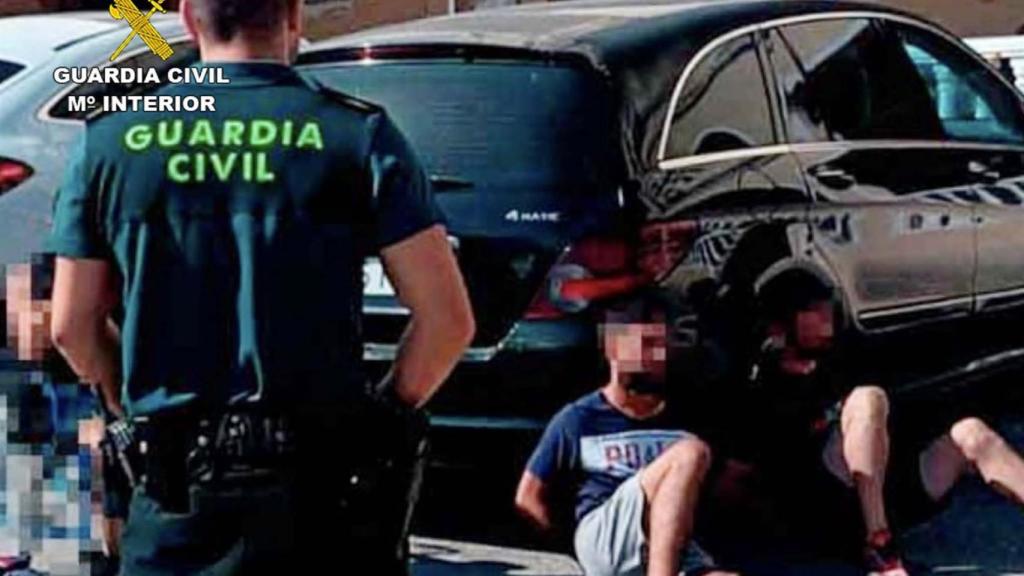 Los detenidos como presuntos autores de varios robos con fuerza en establecimientos comerciales de Abarán (Murcia)