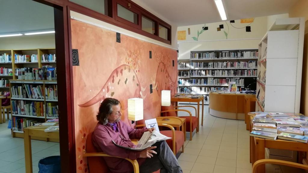 Interior de la biblioteca Can Milans