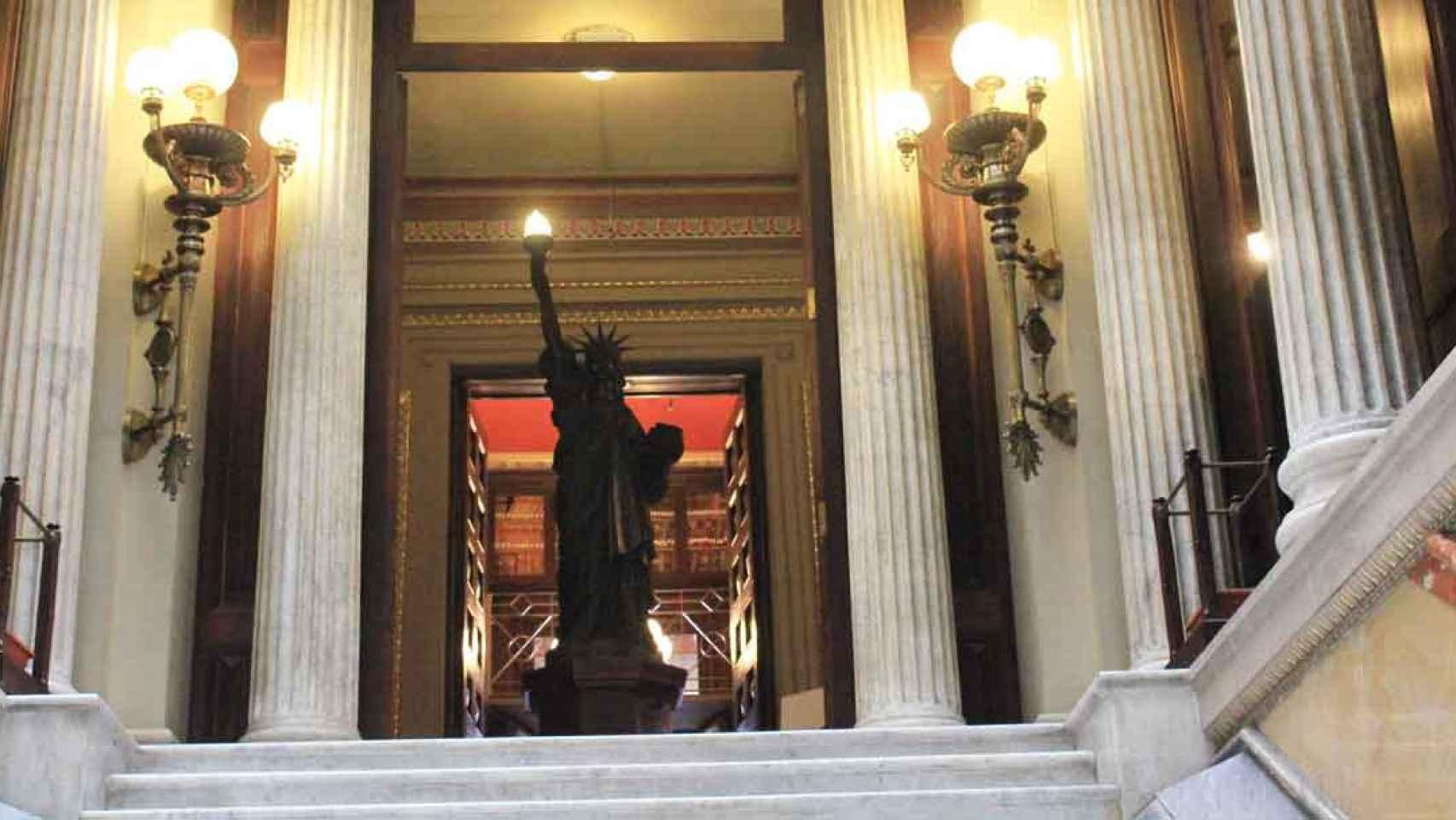 Entrada de la Biblioteca Publica Arús