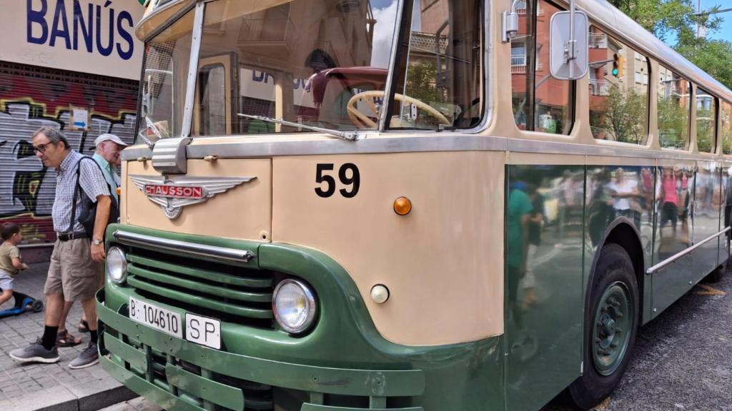 Un autobús clásico durante el encuentro