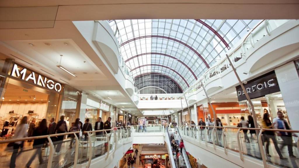 Interior del centro comercial Diagonal Mar