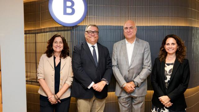 Mercè Conesa y Ramón Agenjo, de Barcelona Global, junto a Cristóbal Molleja y Montse Puig, de Neth-Pharma