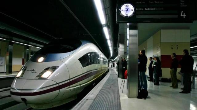 AVE en la estación de Sants