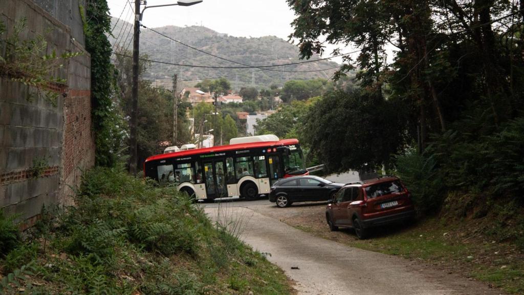 Uno de los autobuses del barrio de Torre Baró