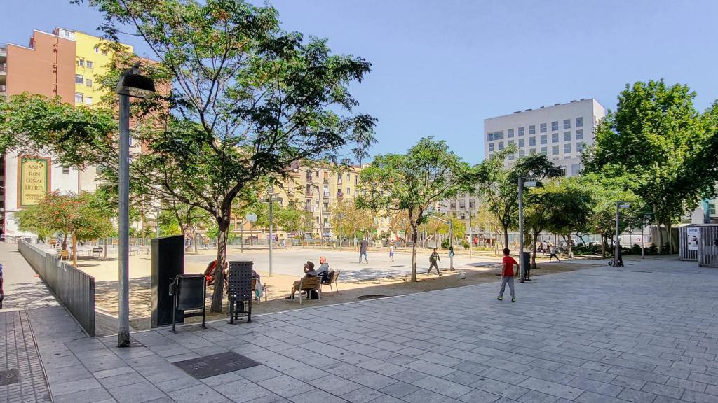 La plaza Floch i Torres, al lado de la calle Reina Amalia