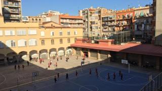 Unos 700 alumnos de un colegio de Barcelona arrancan el curso con las instalaciones deportivas precintadas