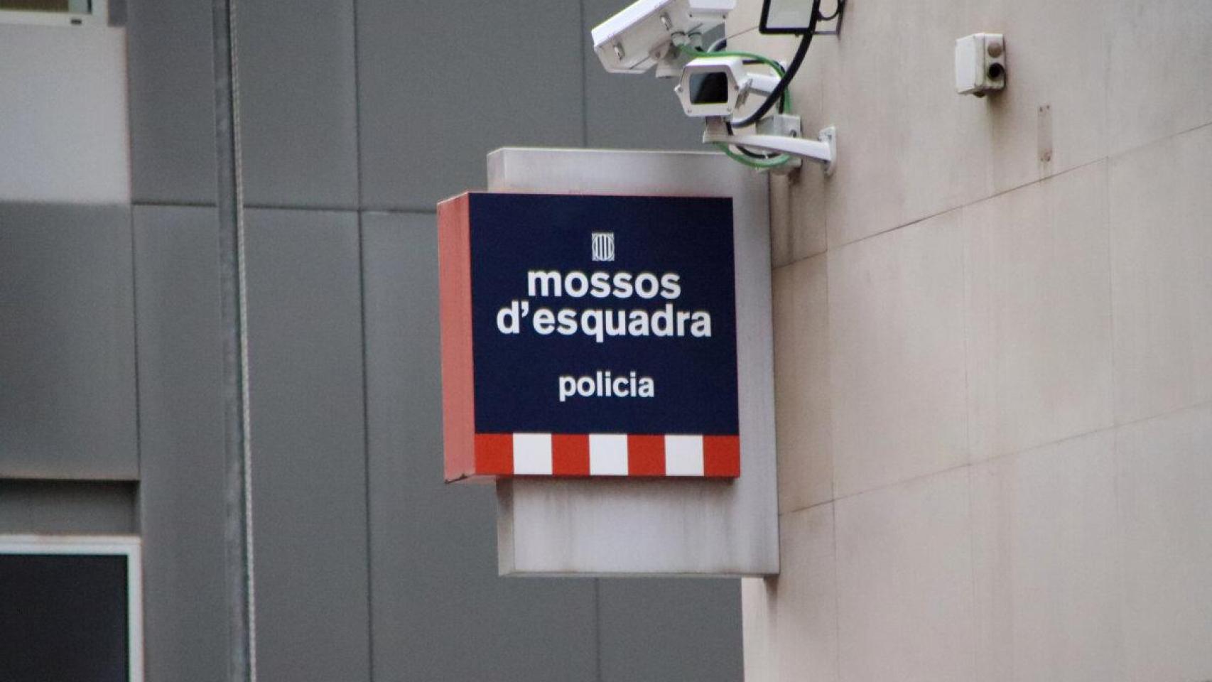 Exterior de una comisaría de mossos en Nou Barris