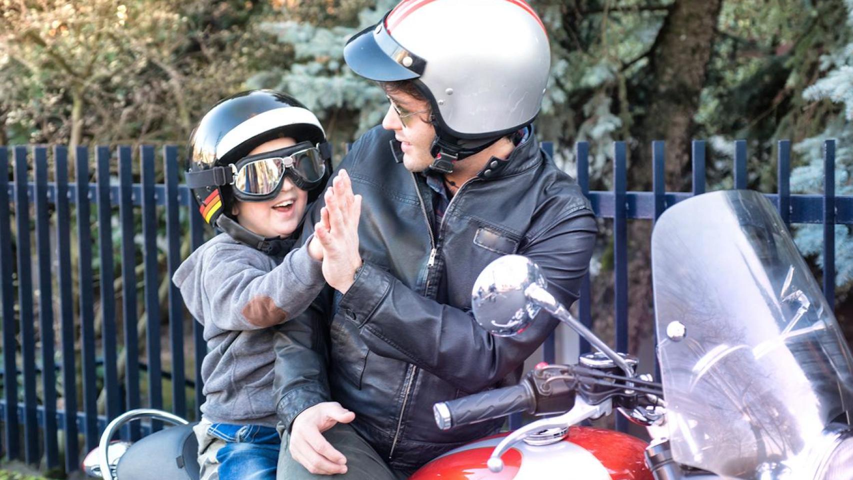 Si llevamos a un niño al colegio en moto, ¿está cubierto por el seguro?