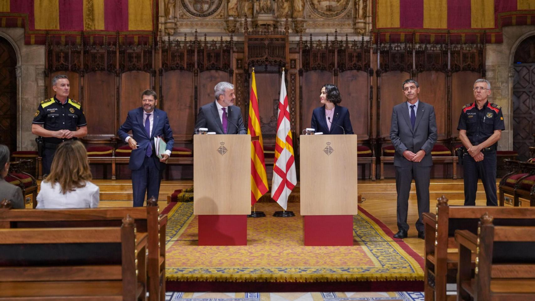 Jaume Collboni y Nuria Parlón tras la reunión en el Ayuntamiento de Barcelona