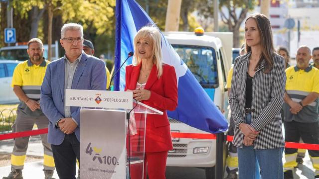 Pilar Díaz, alcaldesa de Esplugues, con Eduard Sanz a su derecha, primer teniente de alcalde