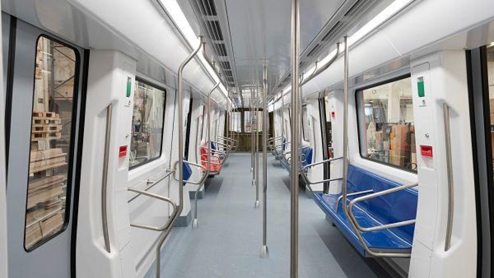 Imagen archivo del interior de un convoy del metro de Barcelona