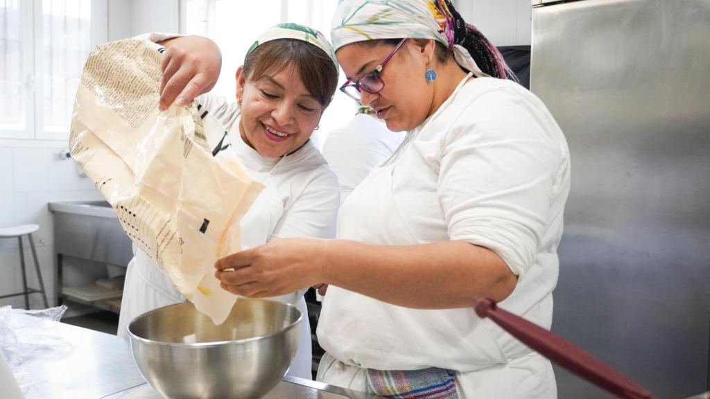 Dos mujeres en la formación de la Fundació Ared