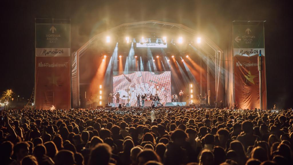 Concierto de Figa Flawas en la playa de Bogatell de Barcelona