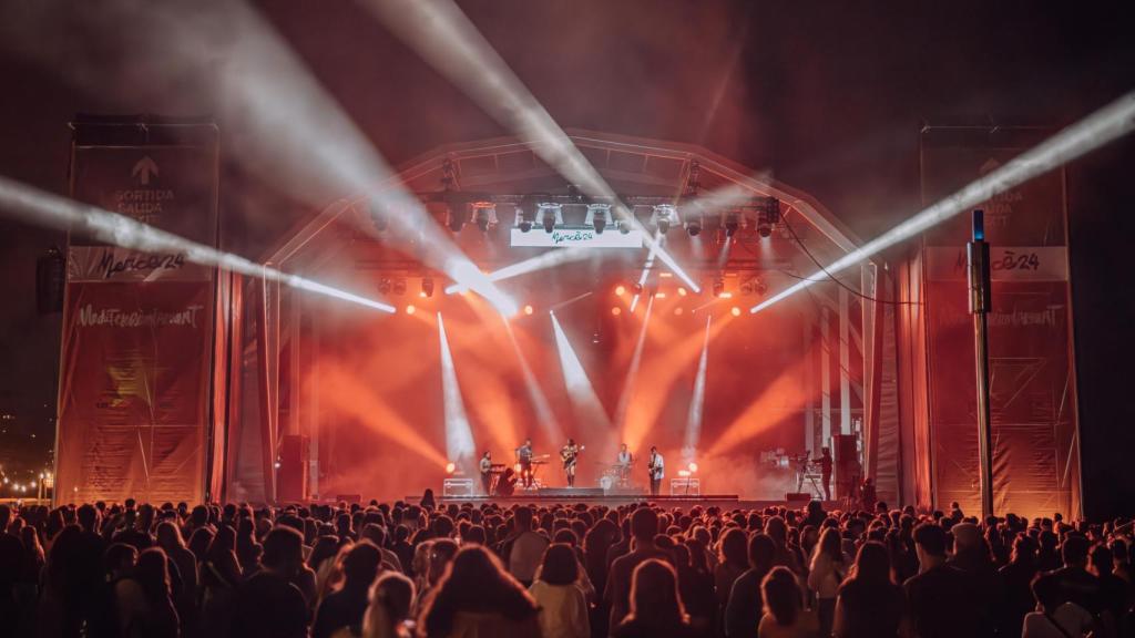 Concierto de Maria Jaume en la playa del Bogatell de Barcelona por La Mercè 2024