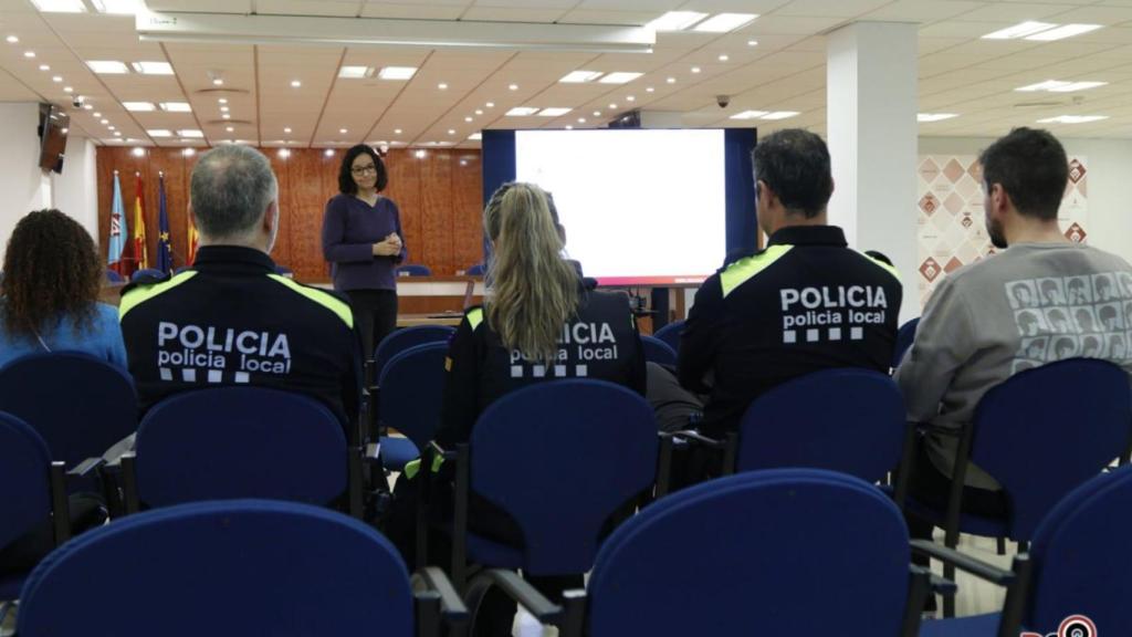 Agentes de la Policía Local de Sant Andreu de la Barca en el Ayuntamiento del municipio