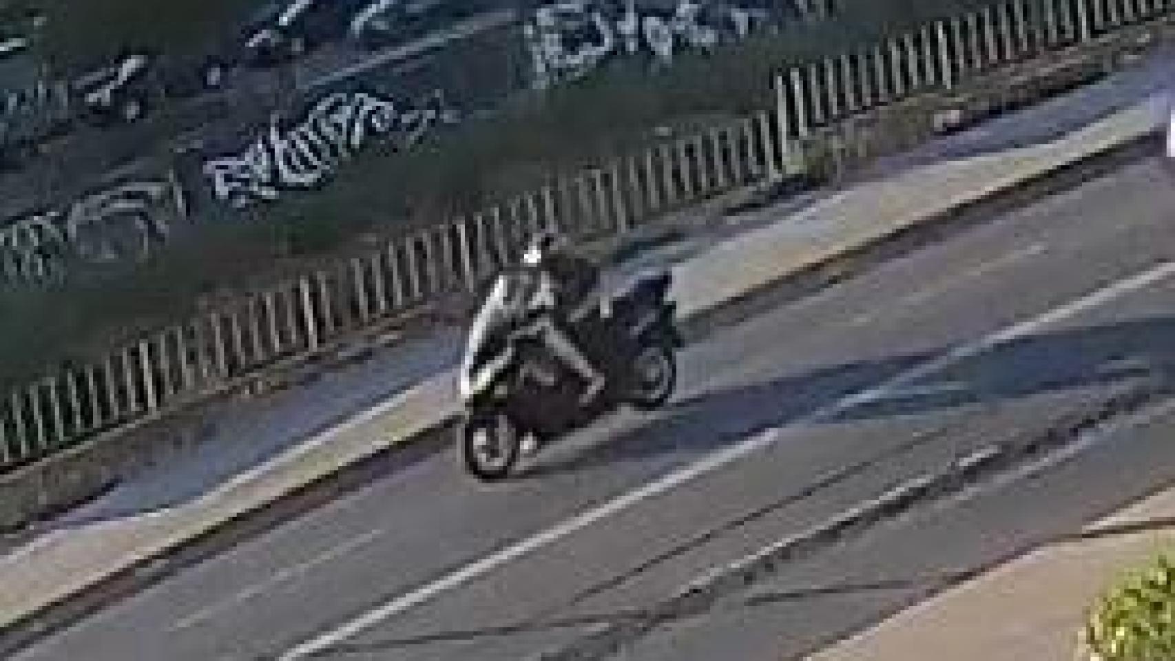 Imagen del motorista agresor de Terrassa