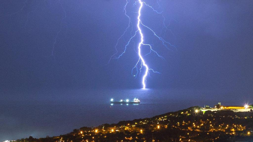 La tormenta eléctrica sobrevolando Barcelona