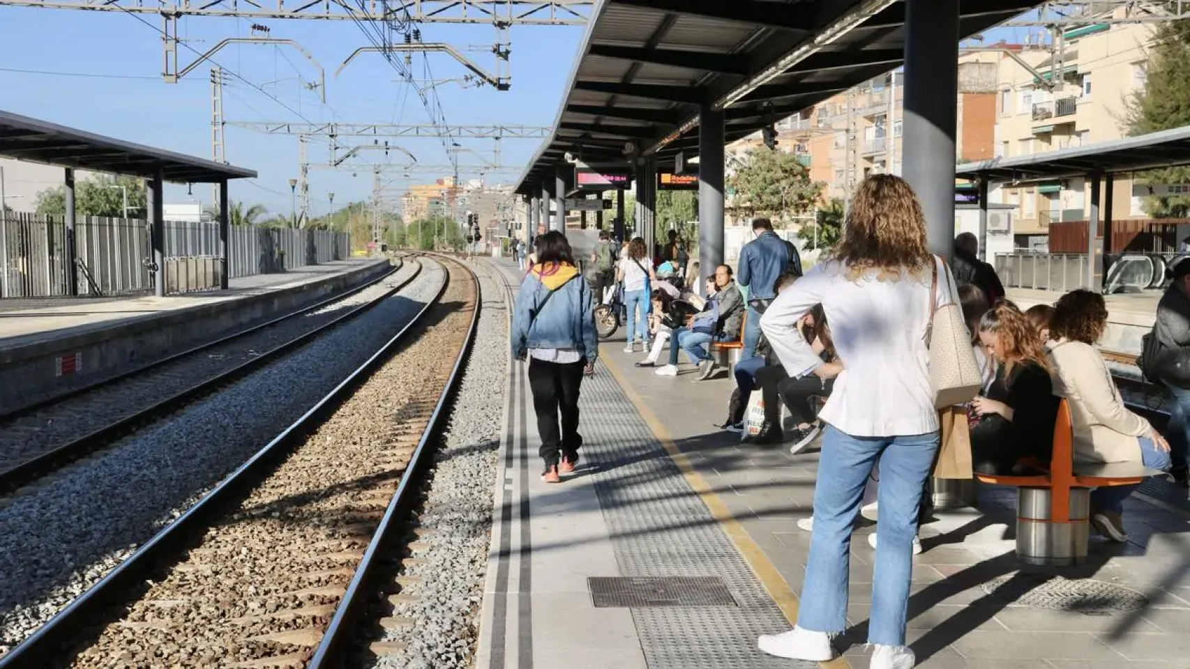 Pasajeros en la estación de Rodalies de Gavà