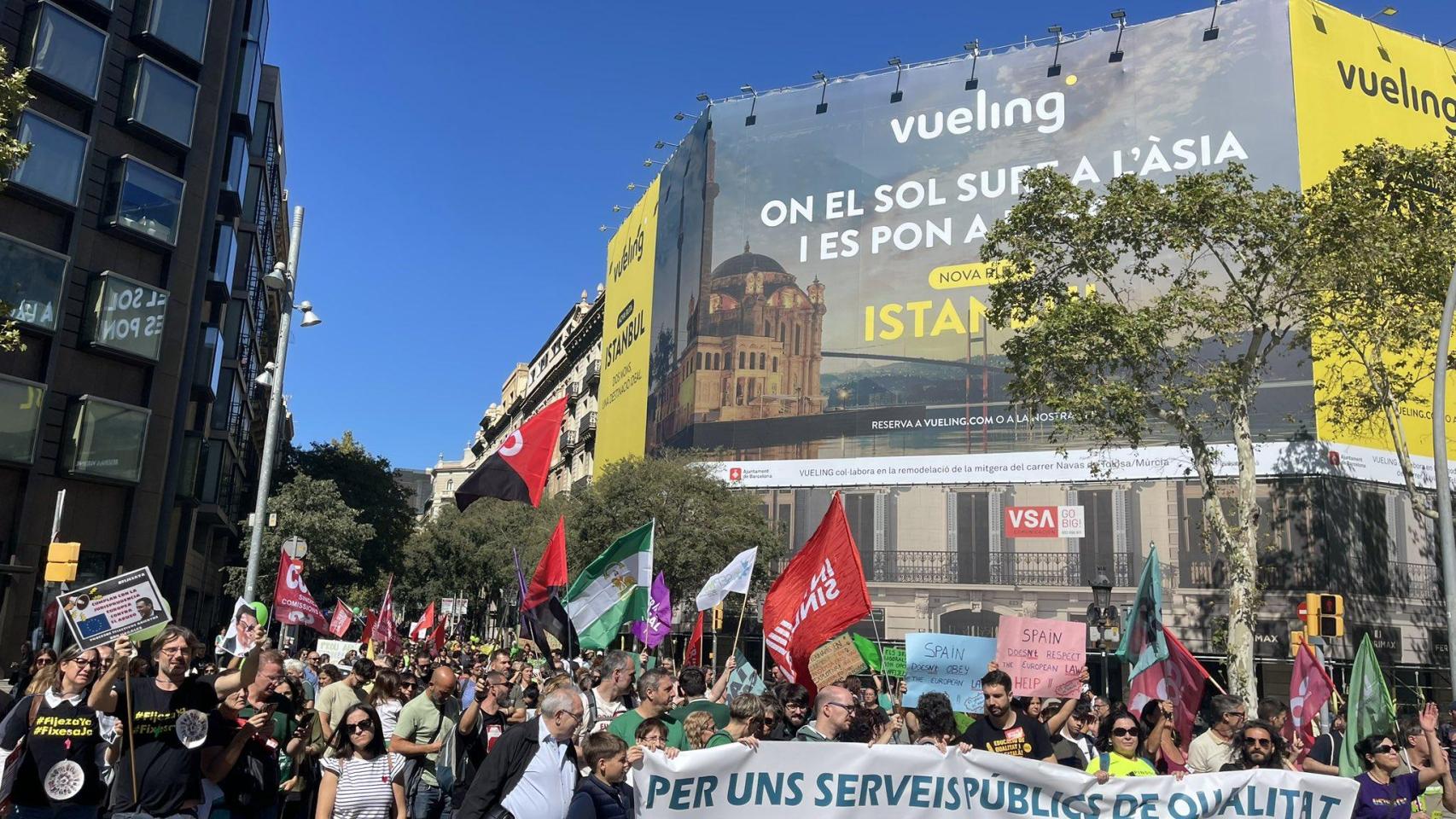 Unas 600 personas se manifiestan en Barcelona para denunciar los abusos de la temporalidad