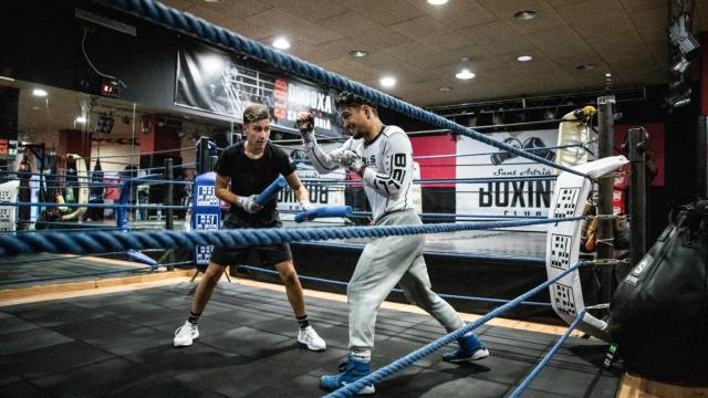 Dos alumnos del Club de Boxa Sant Adrià