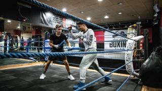 El boxeo de barrio triunfa en Sant Adrià de Besòs