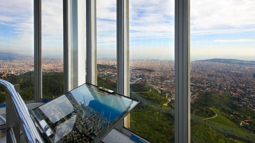 Vistas de Barcelona desde el mirador de Collserola