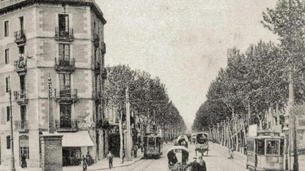 Imagen histórica de la calle de la Creu Coberta