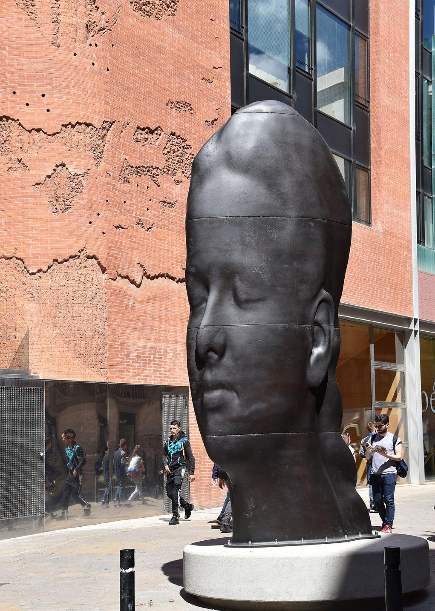 La escultura 'Carmela', del artista barcelonés Jaume Plensa