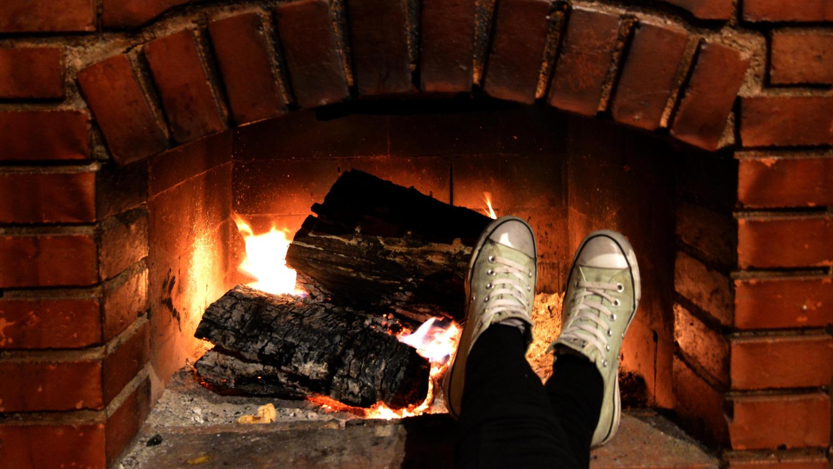 Una chimenea en una imagen de archivo