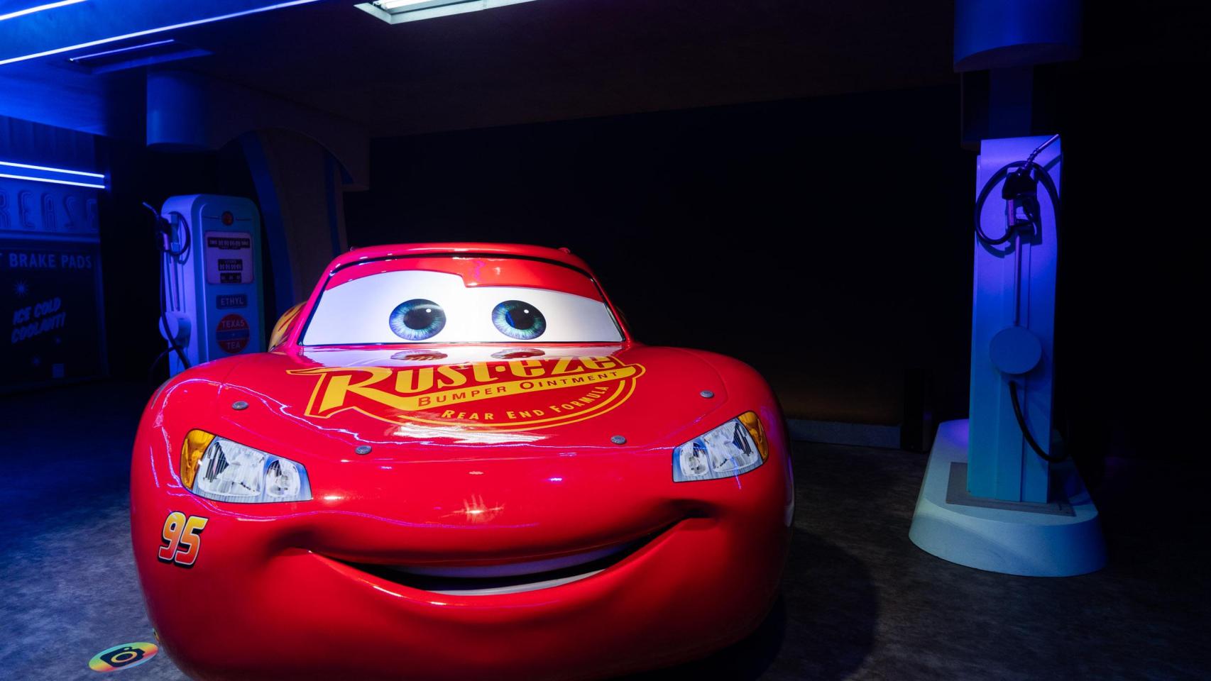 Una recreación de Rayo McQueen, en la exposición de Mundo Pixar