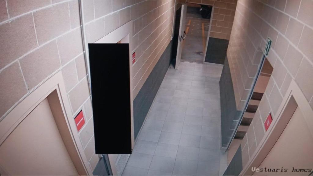 Imagen del pasillo de la comisaría de Terrassa grabado por la cámara
