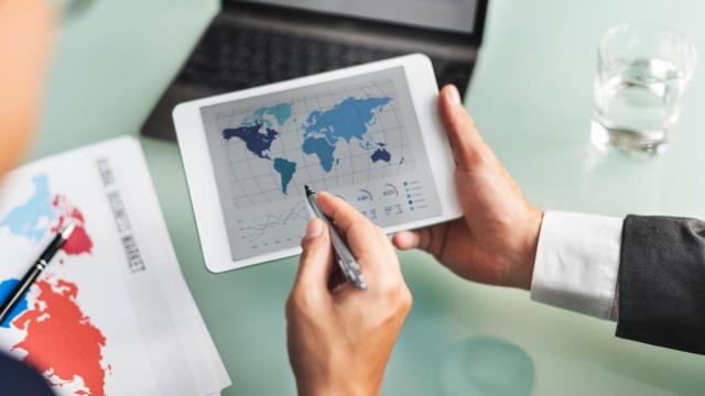 Tablet y mapamundi