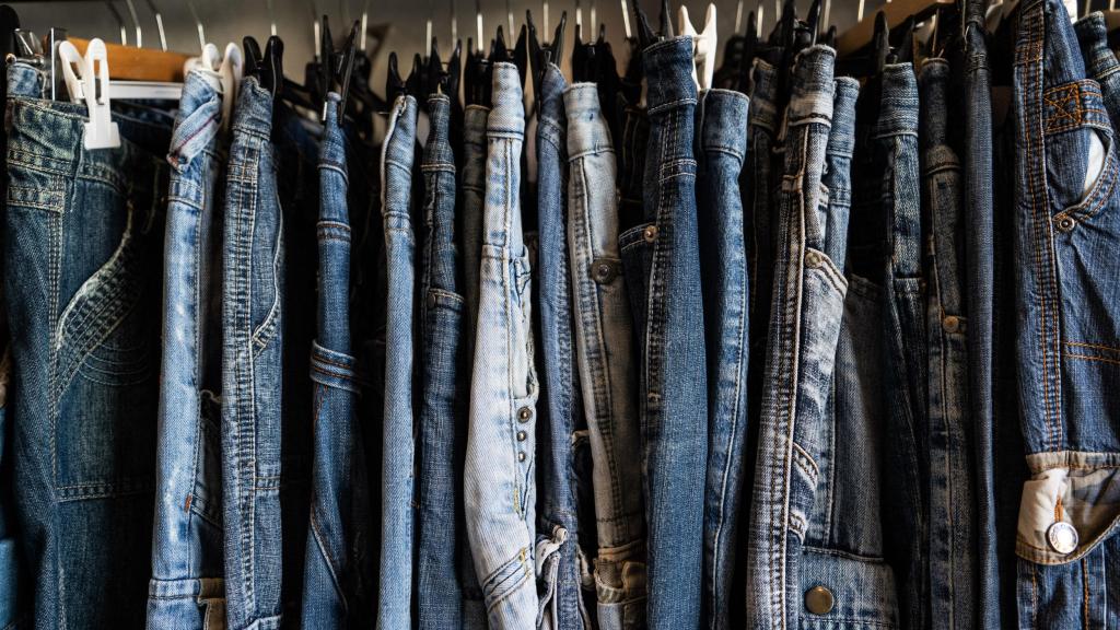 Pantalones vintage de una tienda de segunda mano