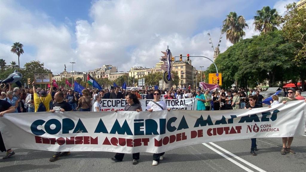 Unas 2.000 personas se manifiestan en contra de la Copa América en Barcelona