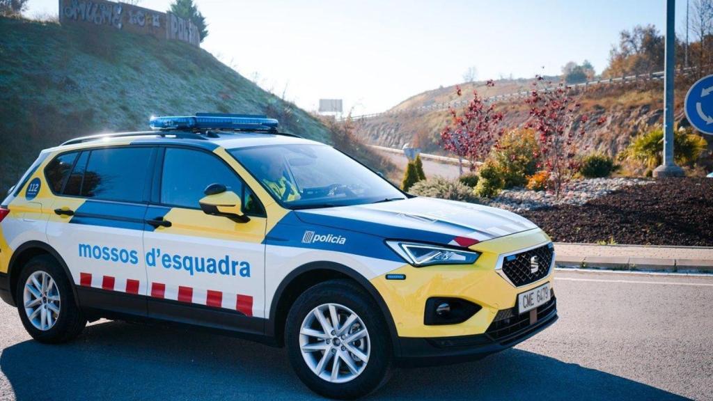 Un coche de los Mossos d'Esquadra en la carretera