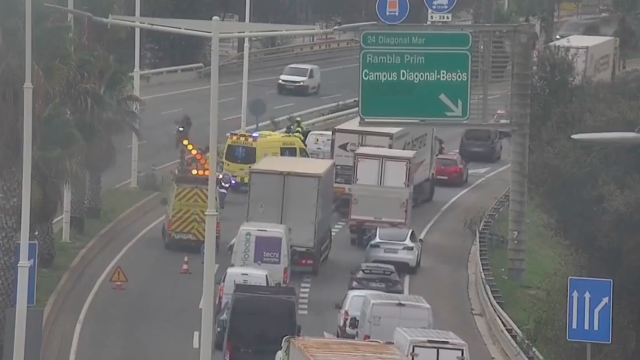 Un accidente en la ronda Litoral corta dos carriles de circulación