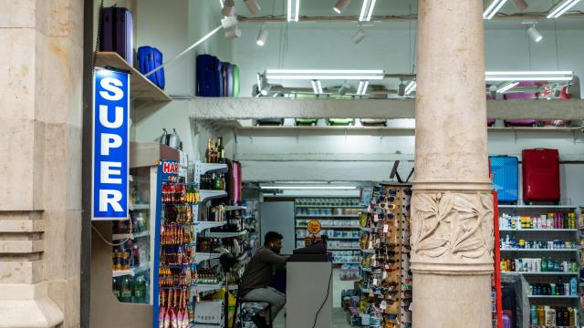 Antiguo supermercado 24h de la Casa Heribert Pons, en Rambla Catalunya