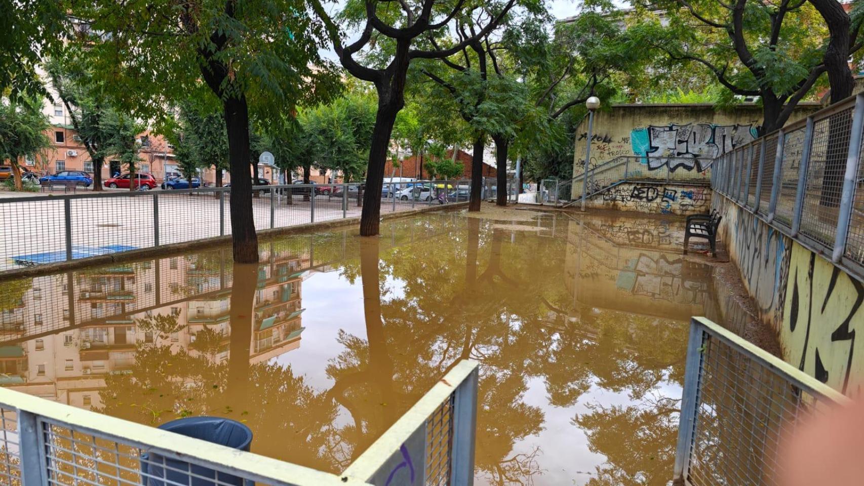 El pipicán del Raval que indigna a los vecinos de Badalona