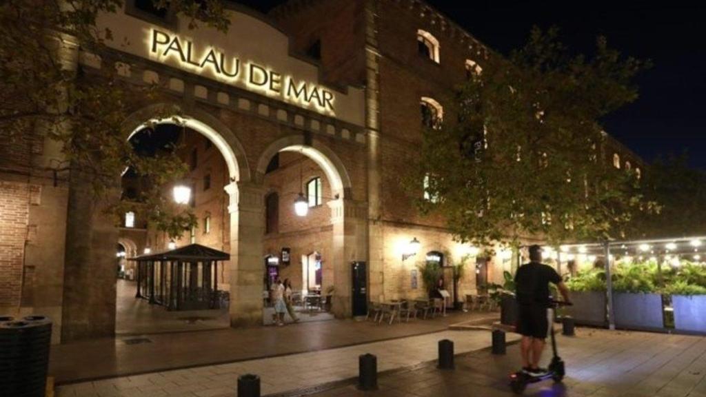 Pasaje de Palau de Mar, donde se encuentran la mayoría de restaurantes