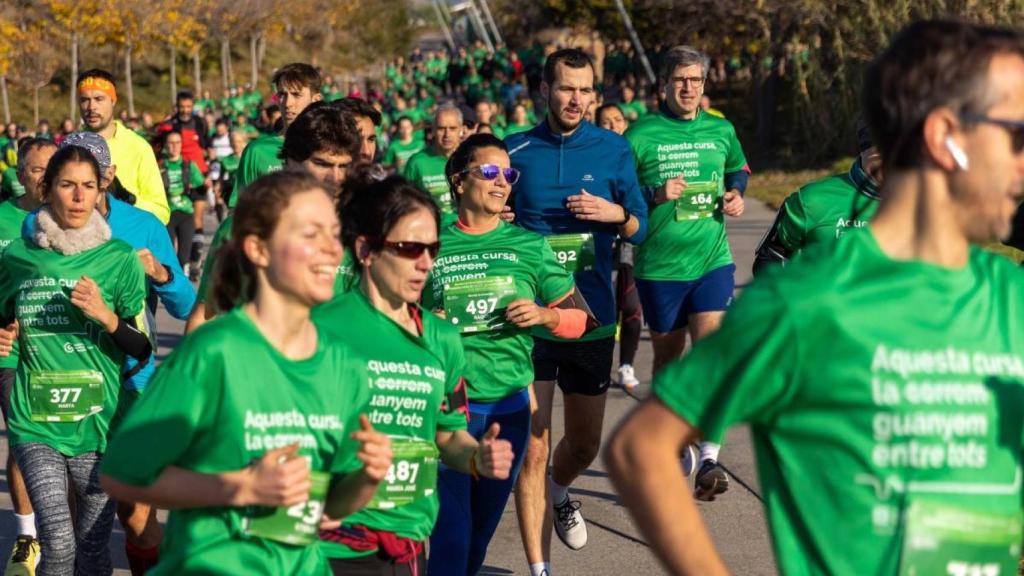 Imagen de archivo de participantes en la carrera solidaria por la lucha contra el cáncer en Barcelona