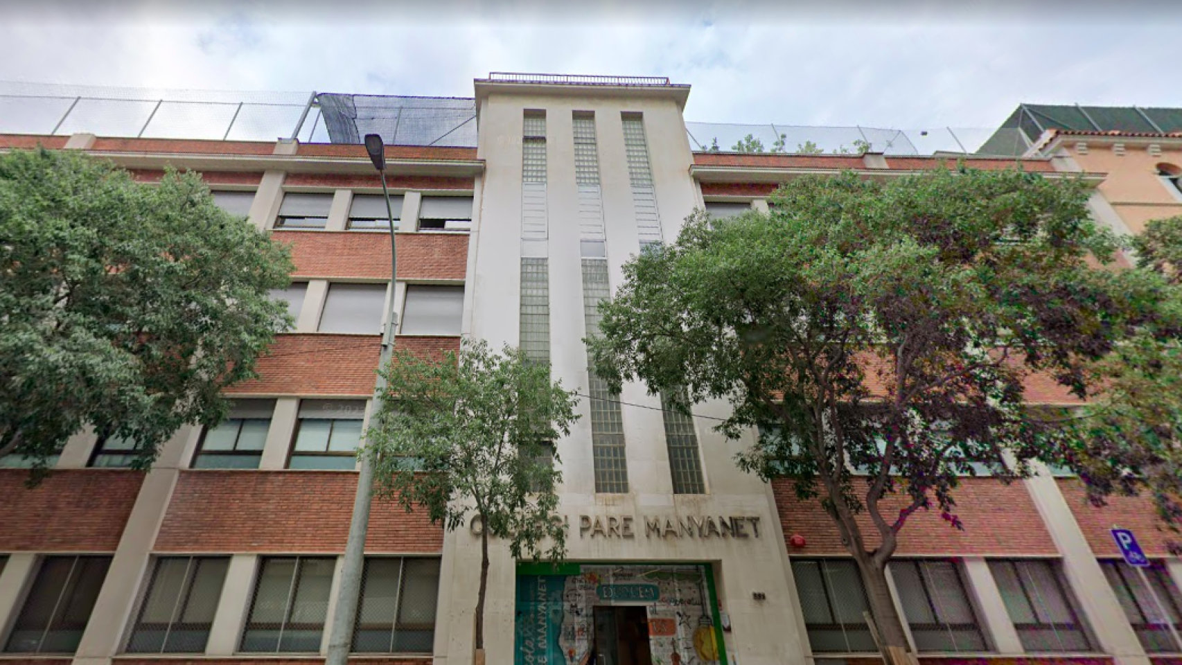 Fachada del colegio Pare Manyanet