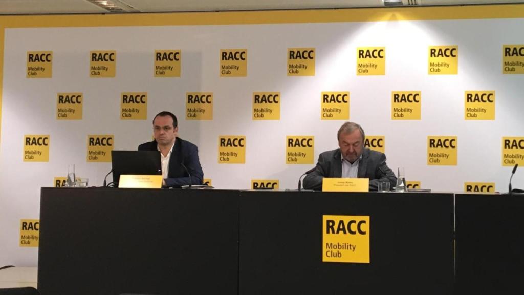 El presidente del RACC, Josep Mateu, y el director del Área de Movilidad, Cristian Bardají, durante la presentación